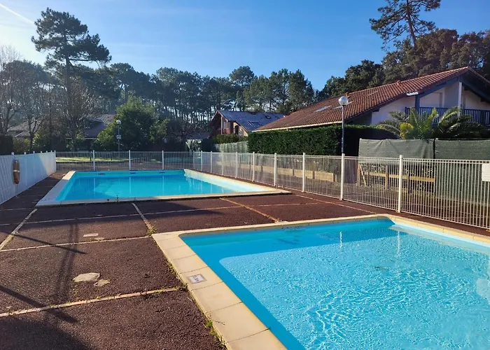 Estivales 30- Maison Mitoyenne Pour 6 Personnes *